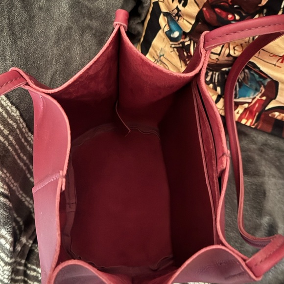 Portland Leather Group Devan Classic Bucket Tote Berry Good - Picture 8 of 8